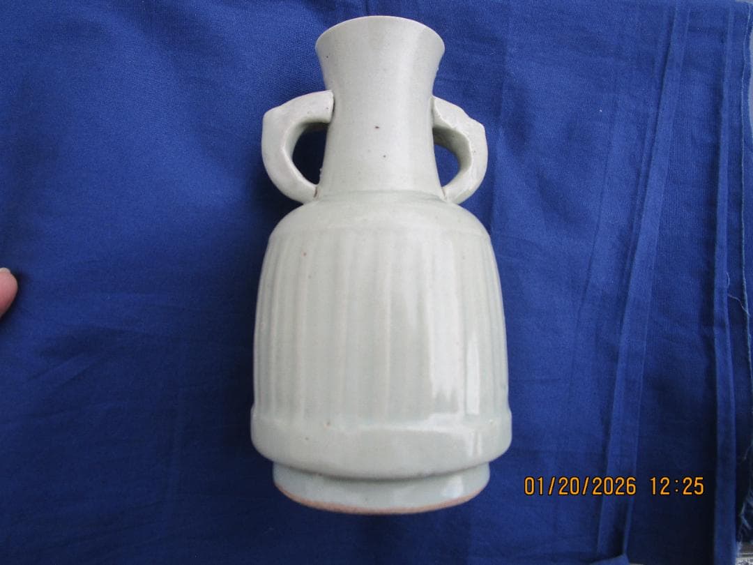 青磁　花瓶　花生け　中国陶磁器　耳付き　時代物　無傷　程度良し　1本