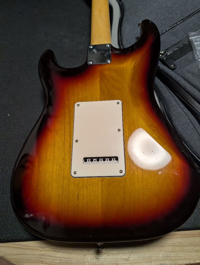 Three Dots Guitars s ケース付　オーダーピックガード付