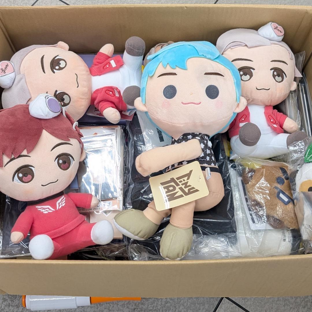 BTS グッズ 大量 20キロ まとめ売り ペンライト 缶バッジ