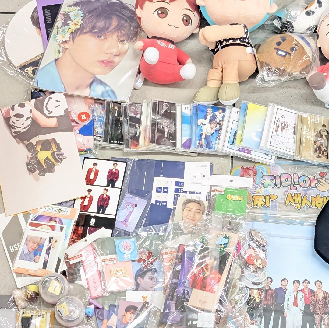 BTS グッズ 大量 20キロ まとめ売り ペンライト 缶バッジ