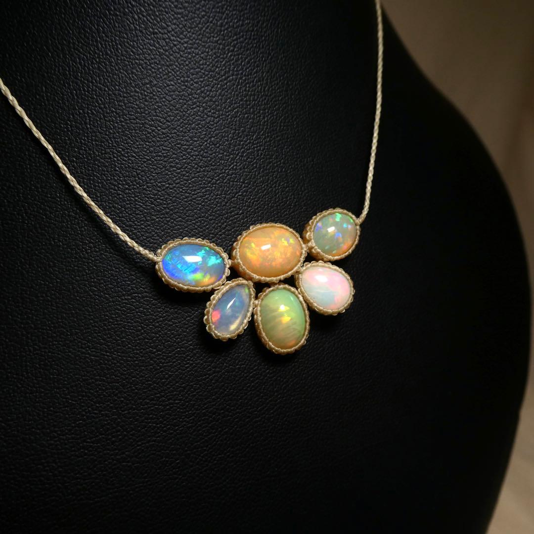 F　オパールのマクラメネックレス