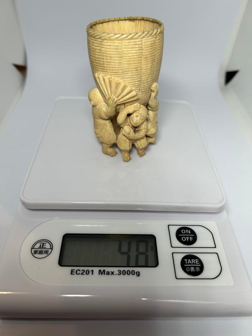 時代根付 猿 担桶 牙彫 天然素材 細密彫刻 古美術 48g