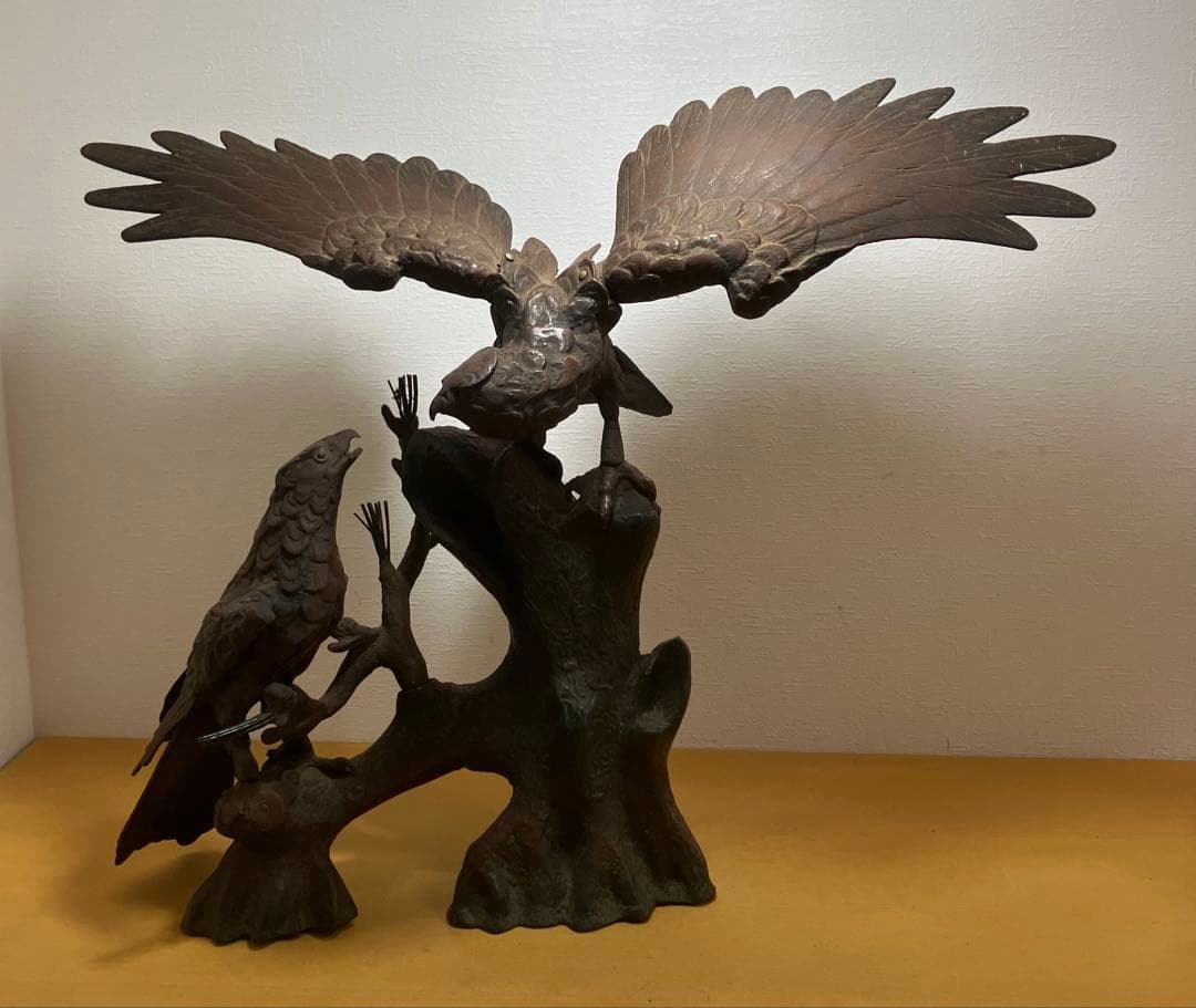 【金属工芸品/金属製】鷹　鳥　置物　縁起物　インテリア