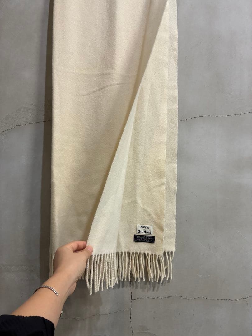 Acne Studios アイボリーホワイト マフラー