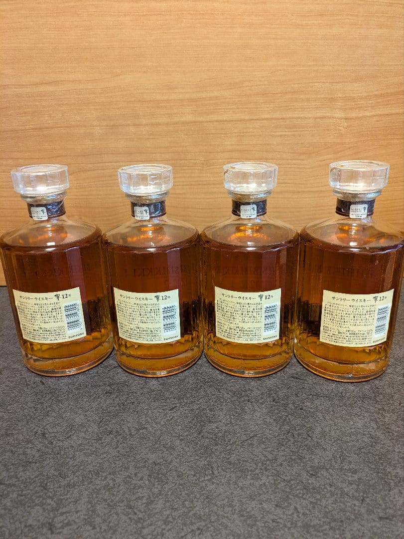 サントリー　響12年　700ml　４本セット
