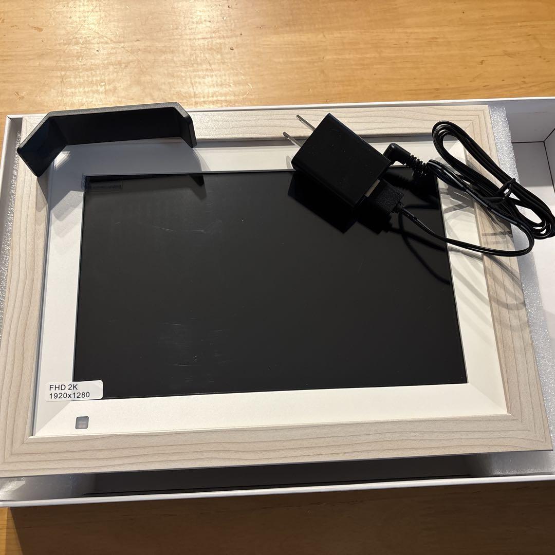 32GB内蔵 デジタルフォトフレーム 10.1インチ 360°自動回転　思い出