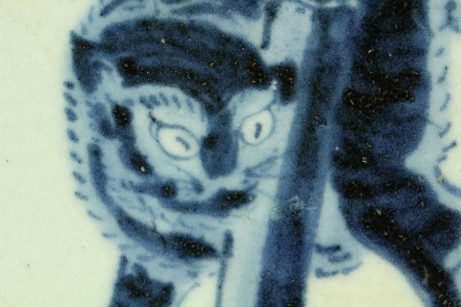 古美術 青花 染付 竹虎絵 皿 藍柿 古伊万里(K-YC553)