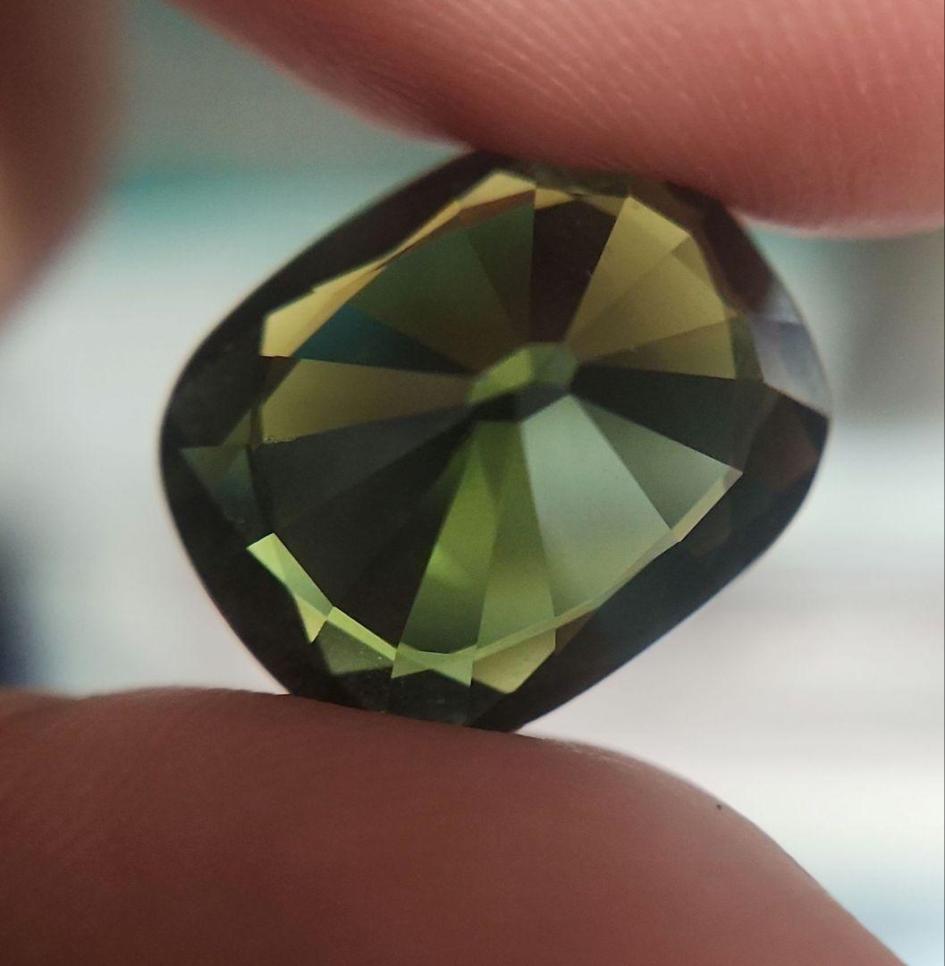 最大級サイズ天然グリーンサファイア 11.548ct