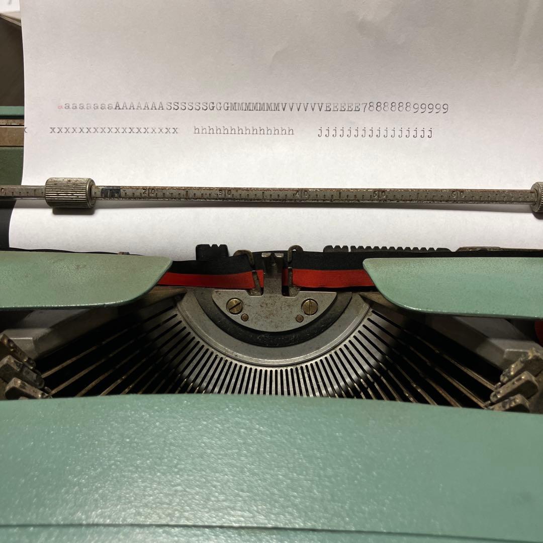 ほぼ完動品　タイプライターOlivetti Lettera 32 #497