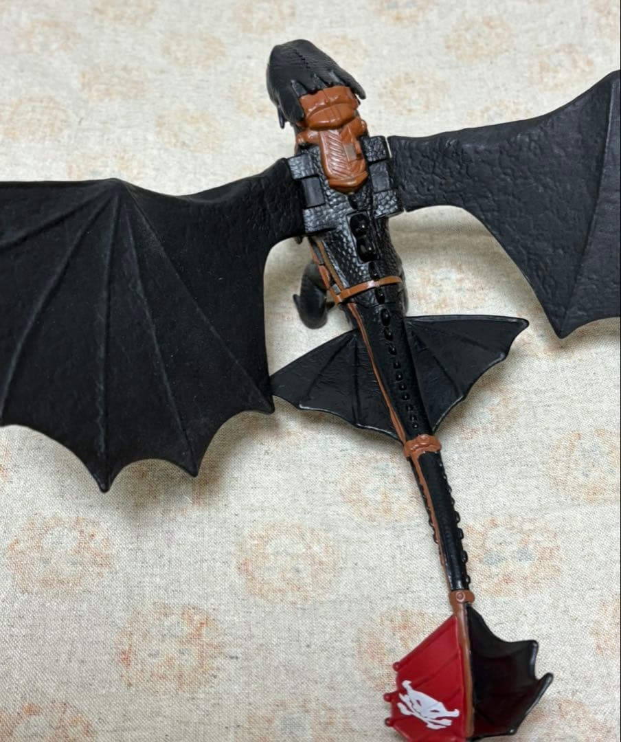 ヒックとドラゴン　アニメ　トゥース フィギュア　可動式