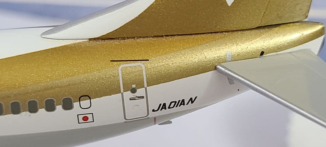 B737-700 ANA ゴールドジェット JA01AN