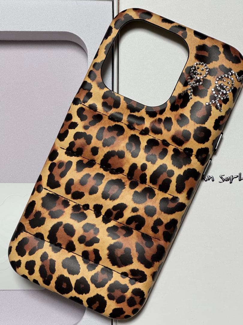 urban sophistication iPhone15 Pro レオパード