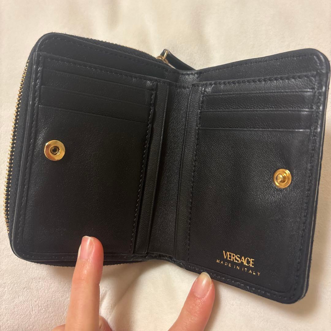 VERSACE 黒 キルティング 二つ折り財布　箱付き