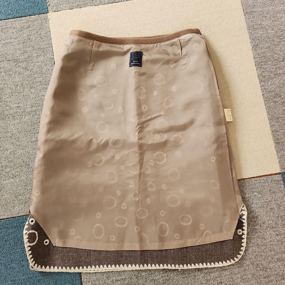 ミナペルホネン　グレー ドット柄刺繍 ひざ丈スカート