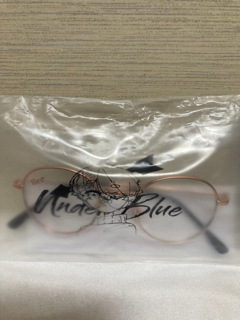 Eve Under Blue まるメガネ　おまけ付き　ステッカー＋カラビナ