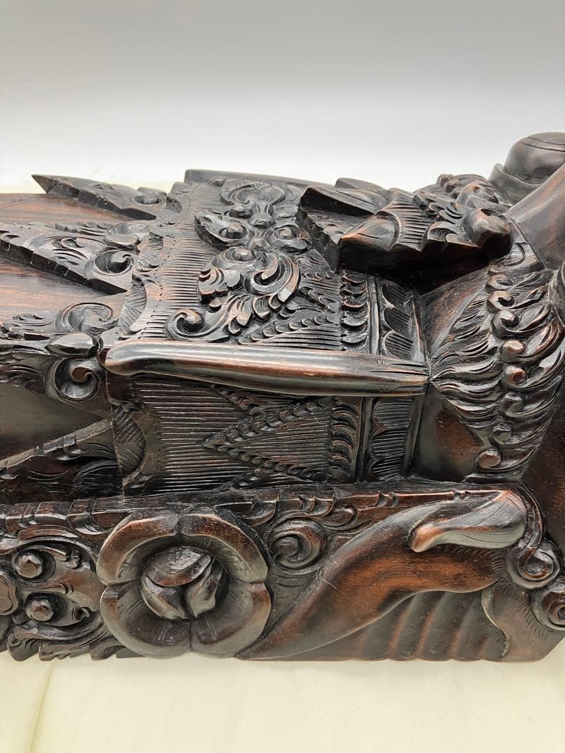 黒檀　繊細な木彫りのお面 仮面 バロン神 壁掛け 木製 ウッド バリ島 工芸品