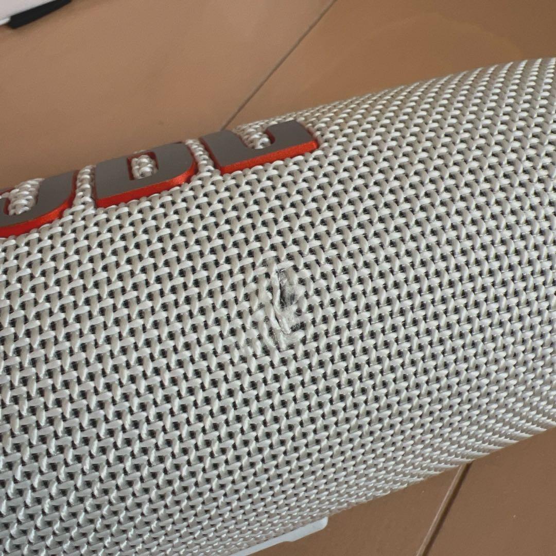 JBL FLIP6 ホワイト　スピーカー　箱付き