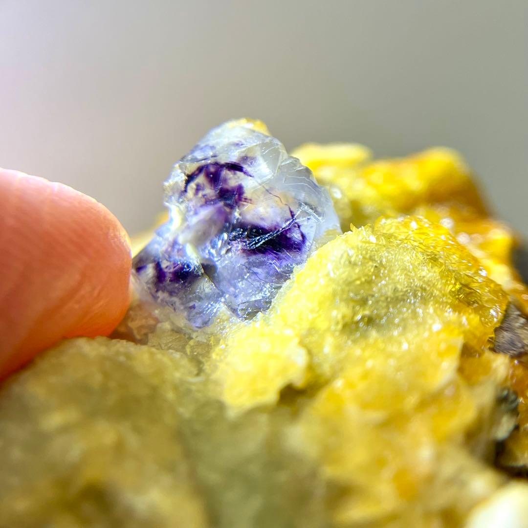 蛍光 キュービック ゾーニング フローライト カルサイト 共存 原石 鉱物