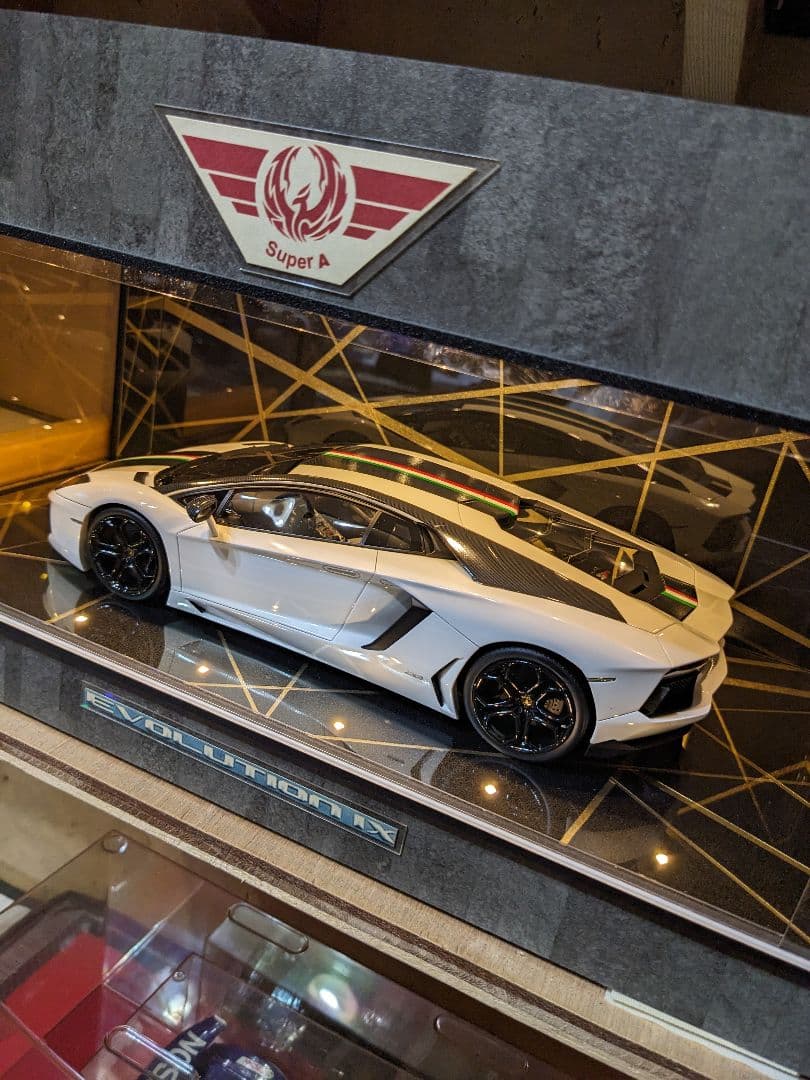 MRコレクション 1/18　ランボルギーニ アヴェンタドール