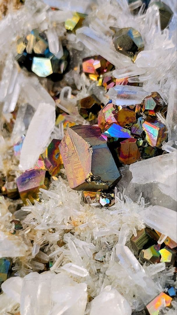 【巨大】3kg超 レインボー カラー パイライト 水晶クラスター 共生 台座付