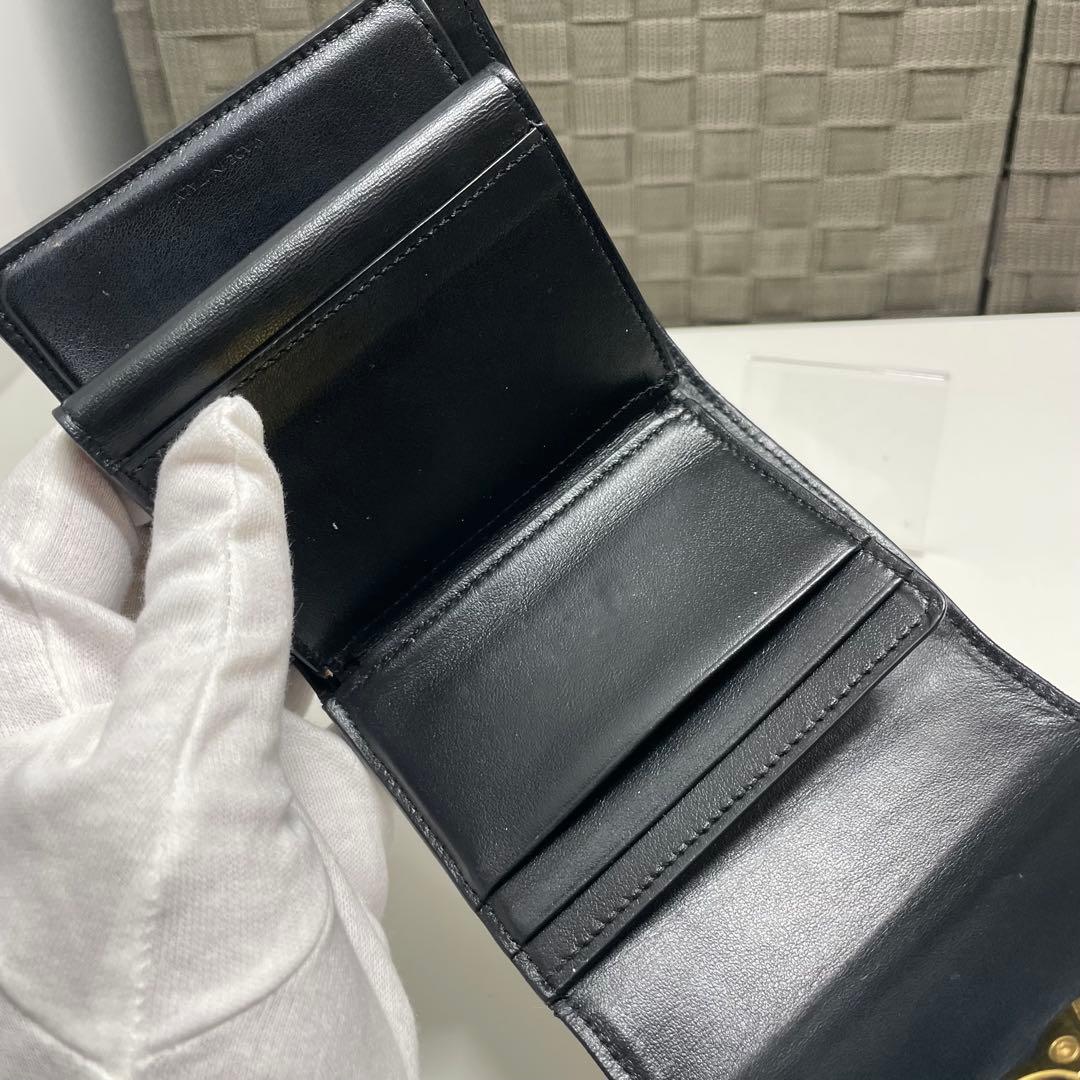 R*♡様 CELINE トリオンフ　ブラック　三つ折り財布 ゴールドロゴ