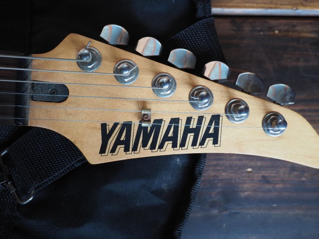 YAMAHA　ヤマハ YGX 121D　 エレキギター　専用袋付き　音は出ました