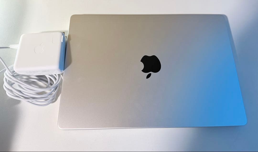 【ほぼ新品】14インチ MacBook Pro M4 Pro ケース＆スタンド付