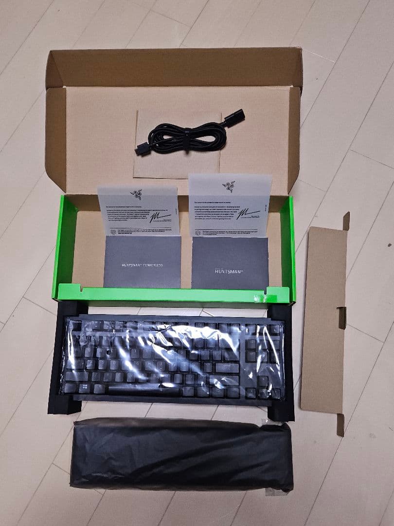 Razer Huntsman V2 Tenkeyless RGBキーボード本体