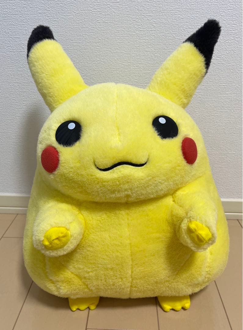 ピカチュウ　等身大　ぬいぐるみ　TOMY