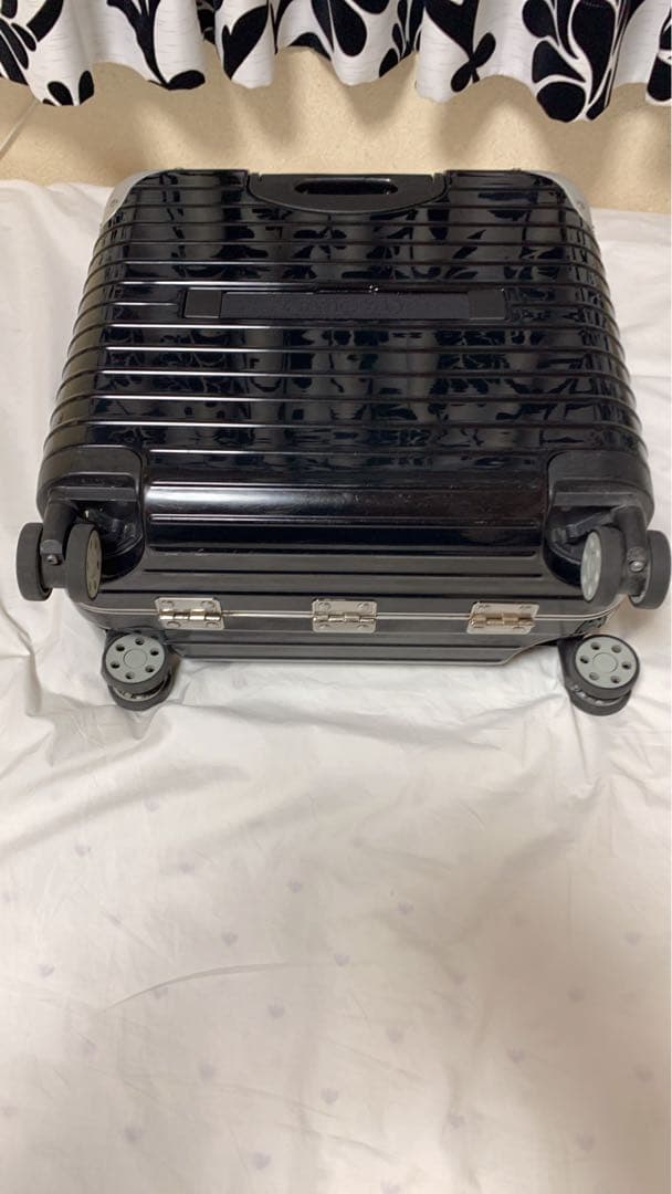 リモワキャリーバック LIMBO 28L 機内持ち込み サイズ