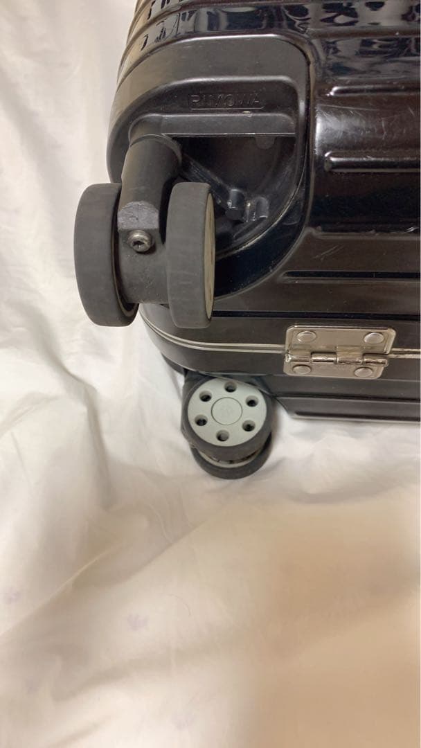 リモワキャリーバック LIMBO 28L 機内持ち込み サイズ