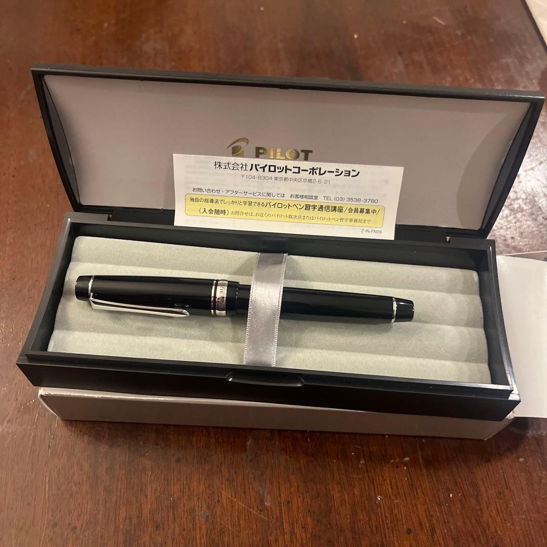 PILOT 万年筆 黒 専用ケース付きsfペン先　912です。