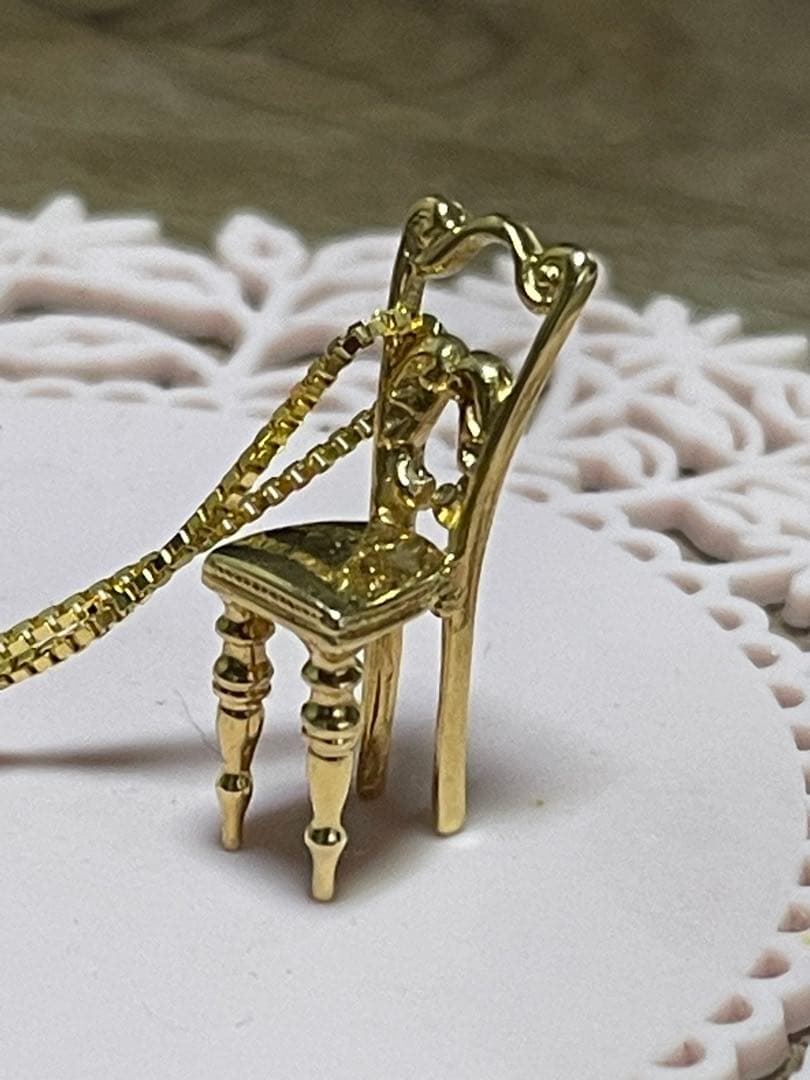 18金(刻印あり)ペンダントトップとベネチアンチェーン 彫刻チェア