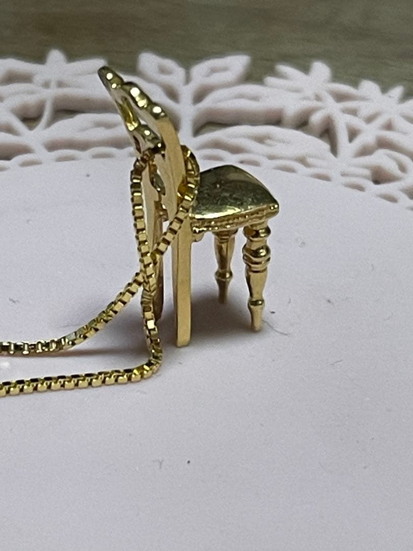 18金(刻印あり)ペンダントトップとベネチアンチェーン 彫刻チェア