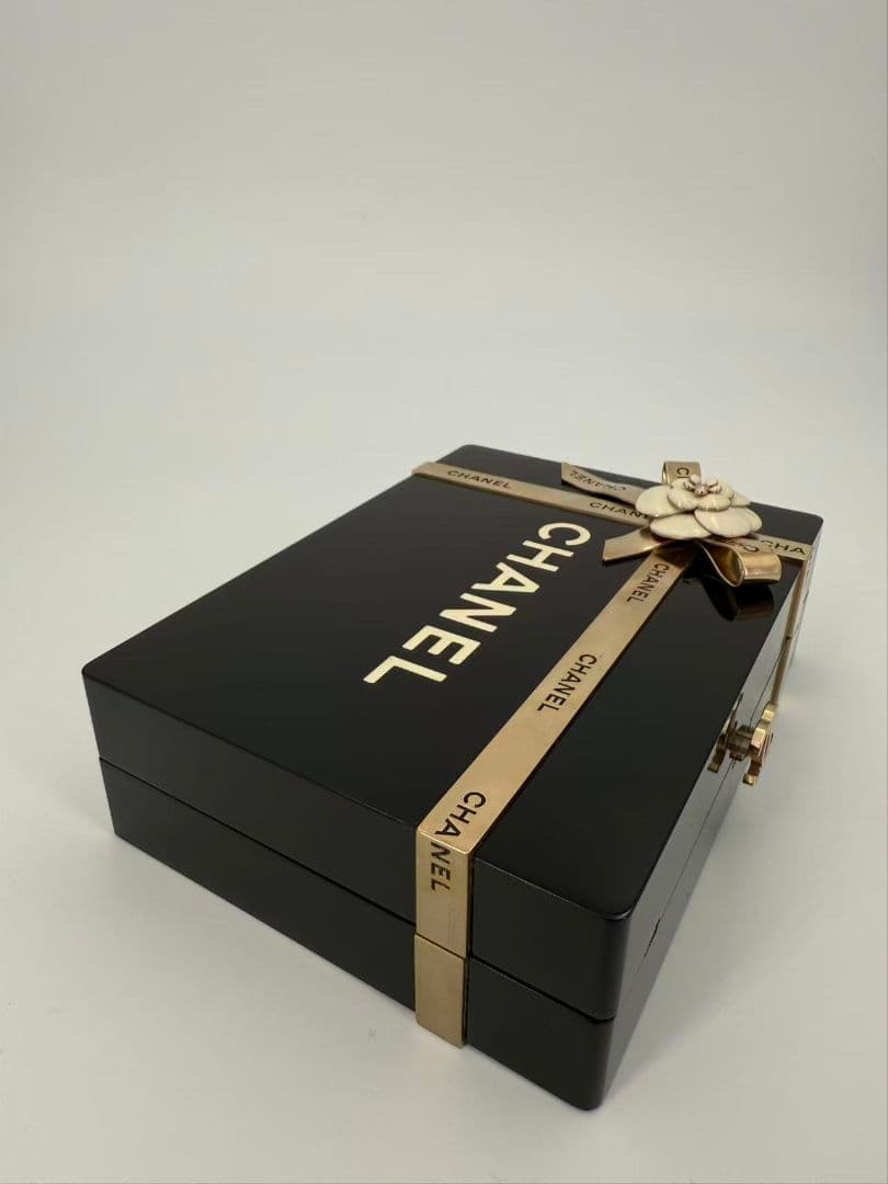 CHANEL ギフトボックス ミノディエール クラッチ