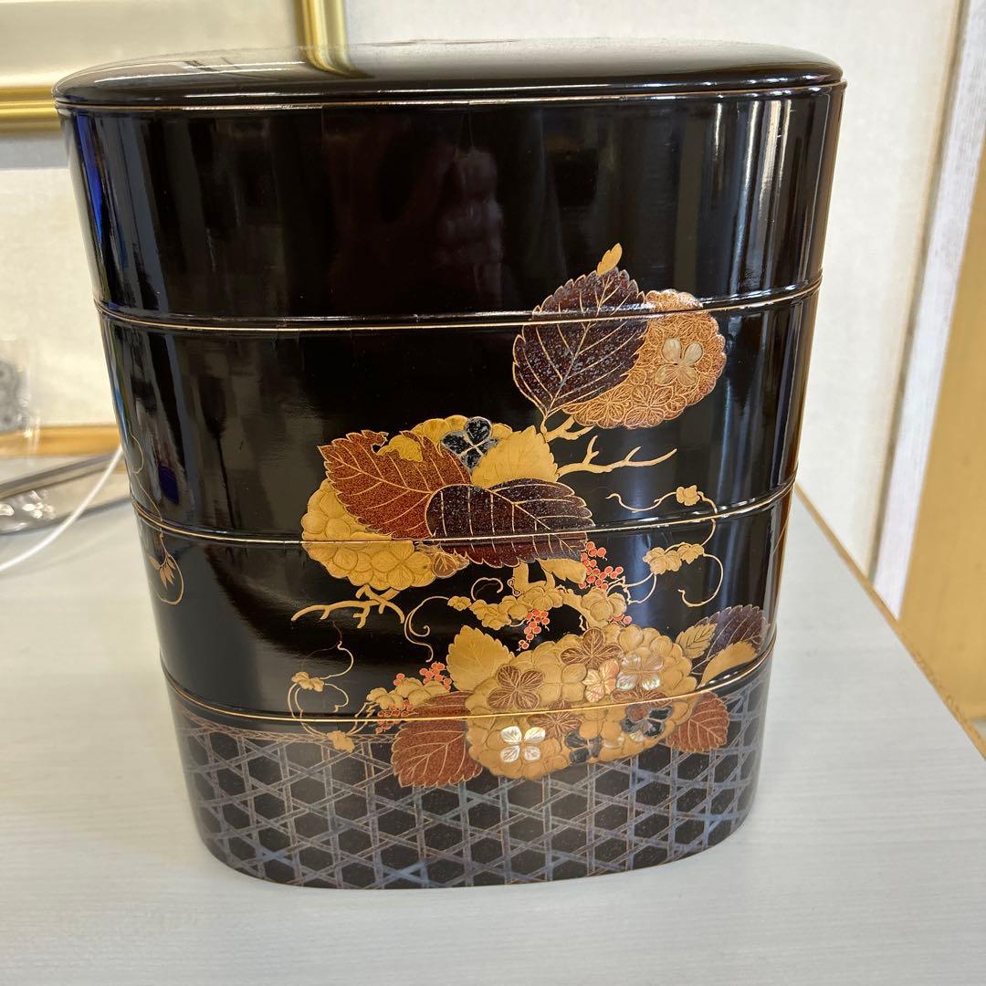 重箱４段金箔と蝶貝使用