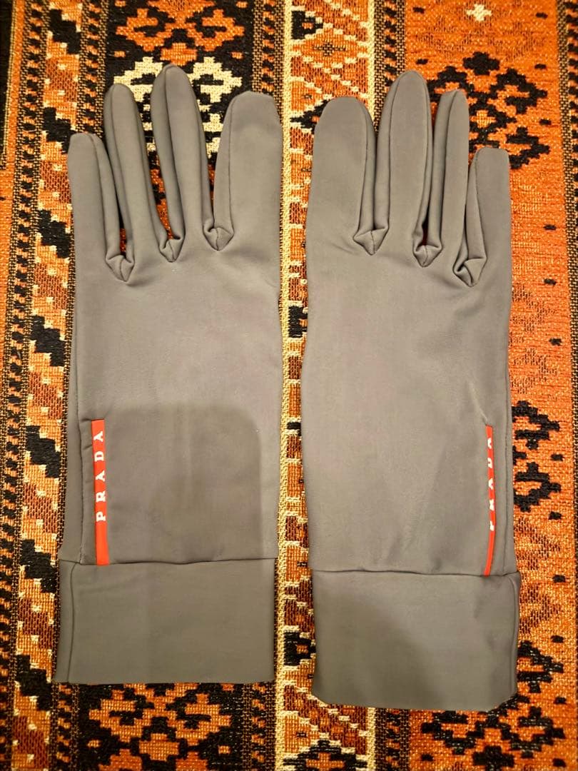 PRADA 手袋 サイズ8.5 リネアロッサ　prada sports グローブ