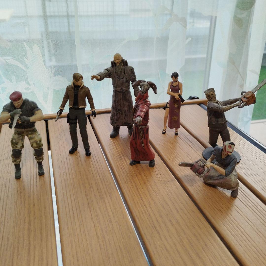 アガツマ　バイオハザード４　コレクションフィギュア１と２