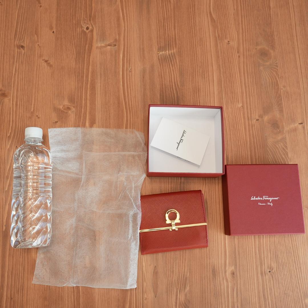 キ*ク様 Salvatore Ferragamo レッド折り財布