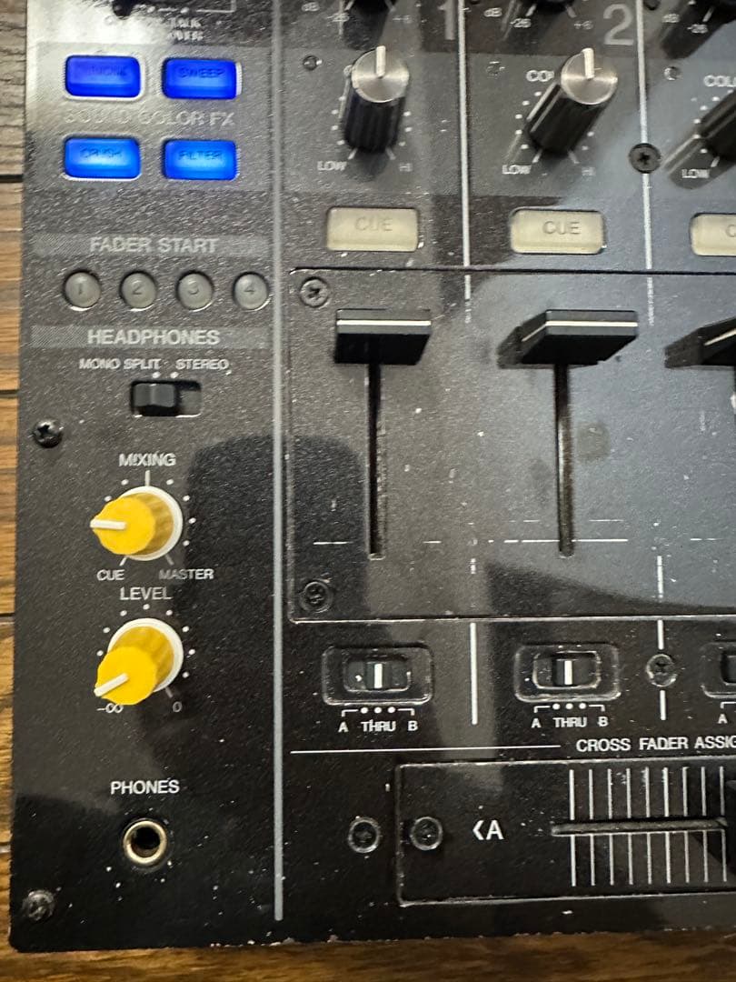 Pioneer DJのDJミキサー「DJM-800」