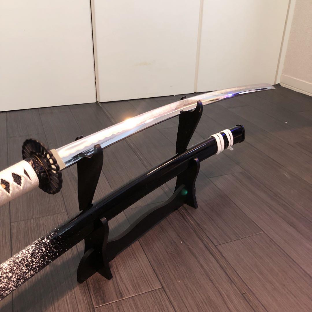 高級模造刀　高級居合刀　菊一文字拵え　黒鞘白飛沫　優勢刃紋刀身　白拵え