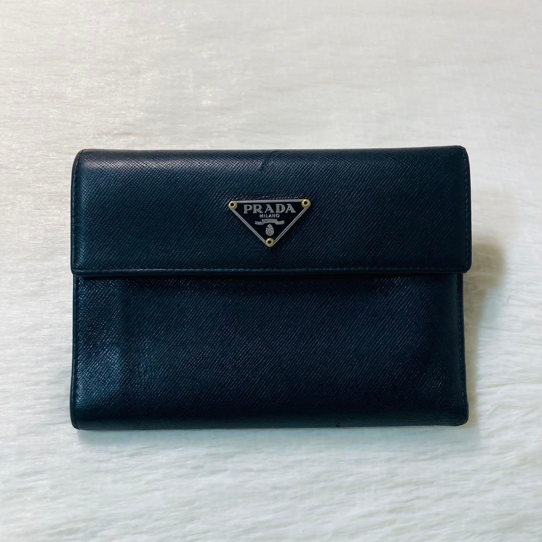 早い者勝ち　PRADA プラダ　サフィアーノレザー　三角ロゴ　黒　人気　定番