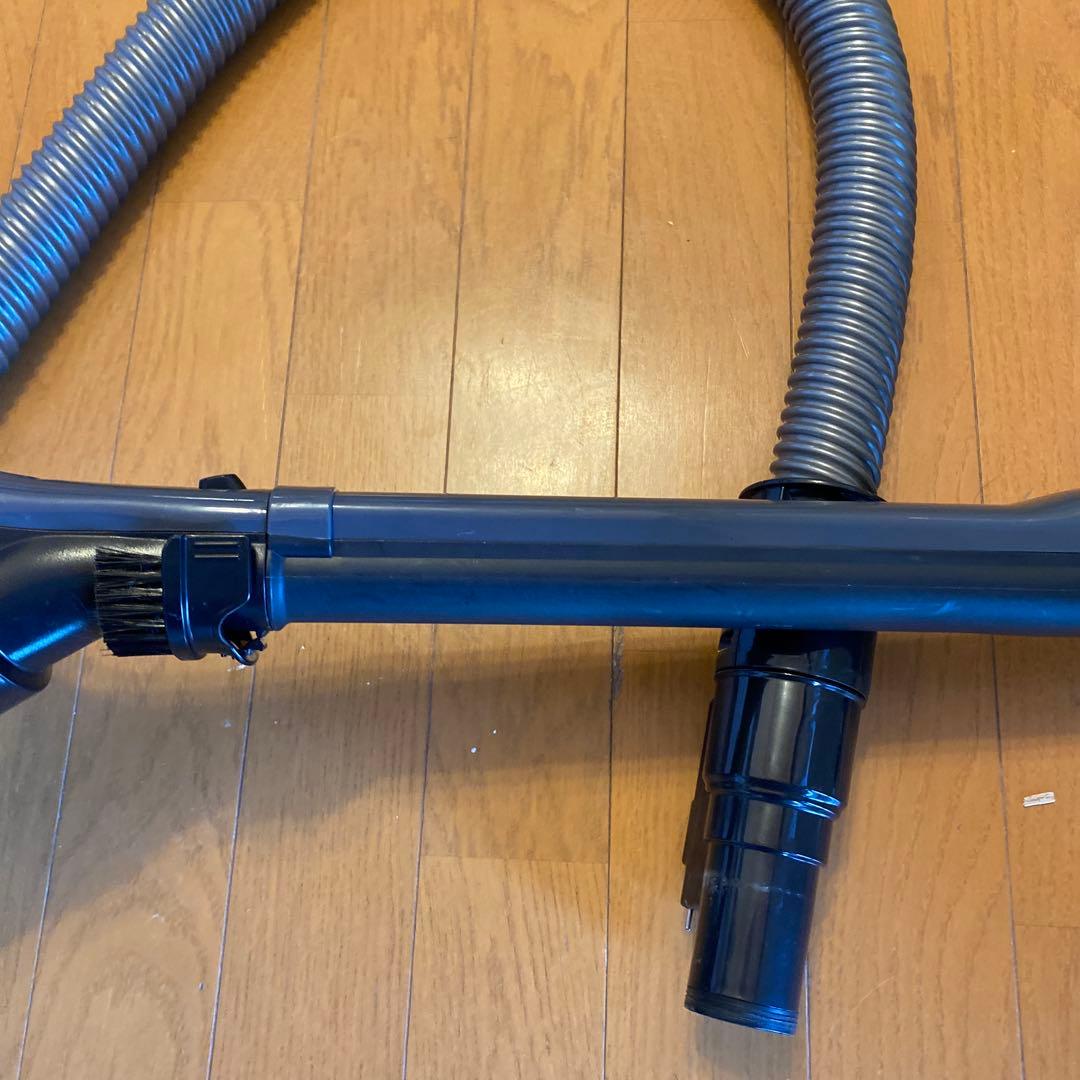 TOSHIBA　サイクロン掃除機　トルネオ　VC-C7(R)　2019年製