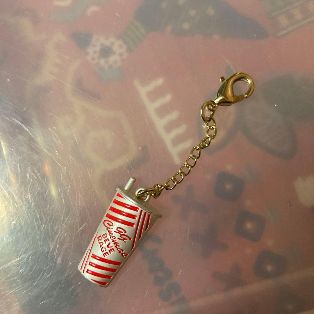 gg 少女時代　K-pop ドリンクモチーフ　メタル　チャーム　キーホルダー