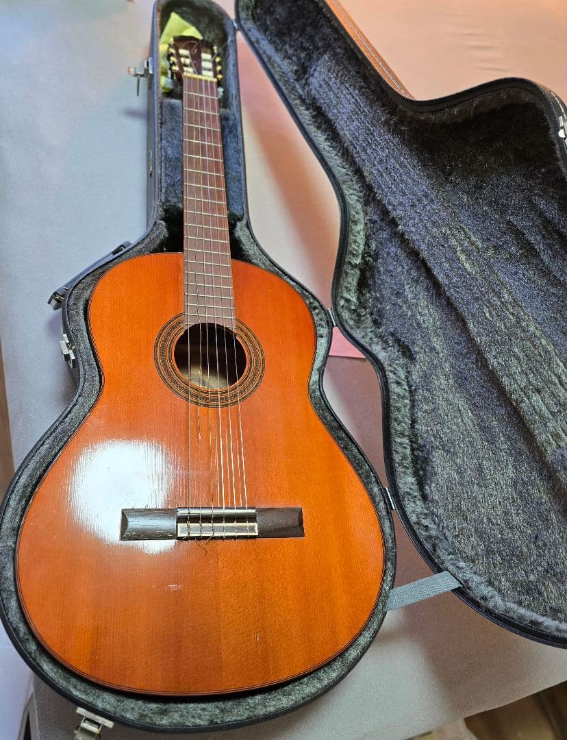 ヤマハ GG-70D アコースティックギター ハードケース付き