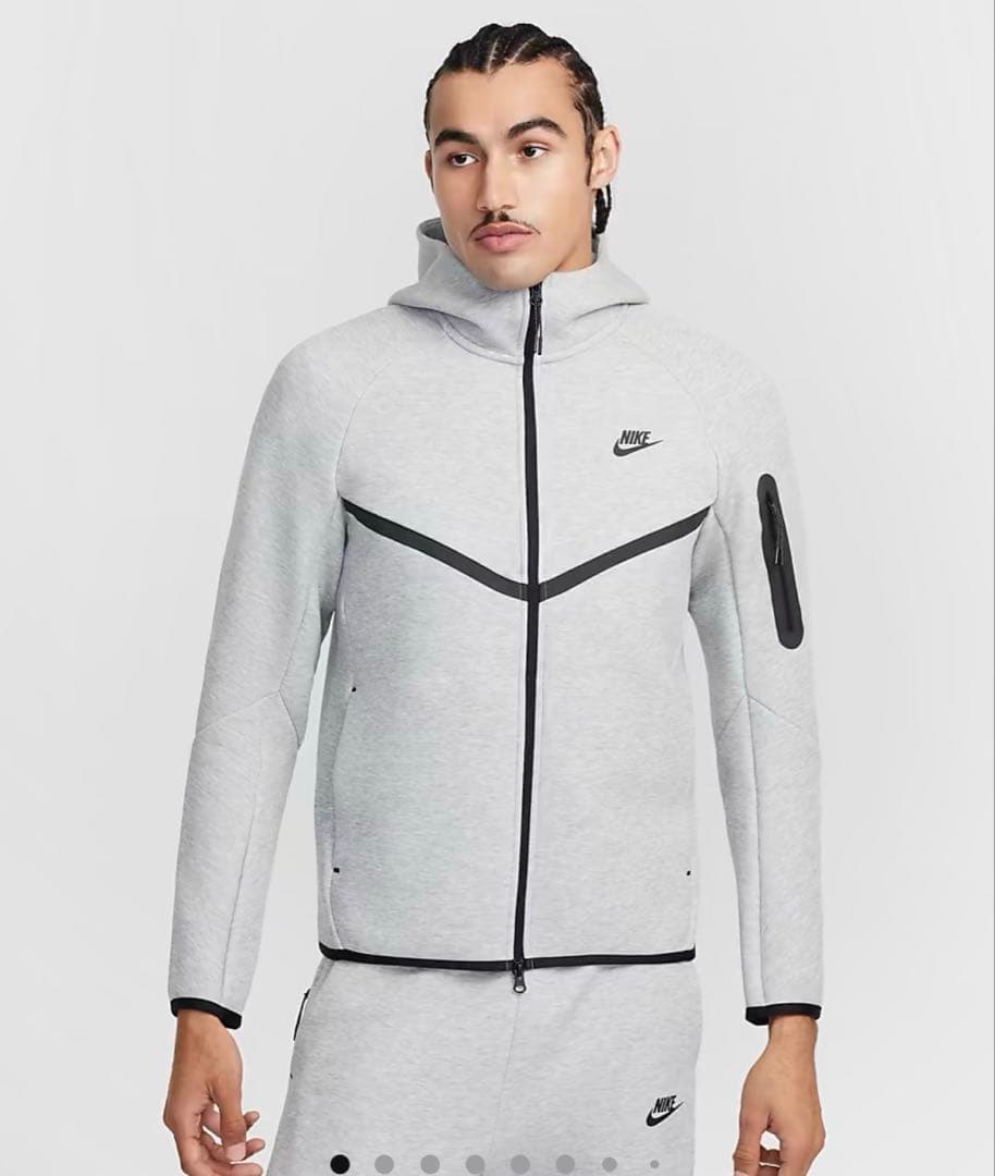 ナイキ テックフリース 灰色