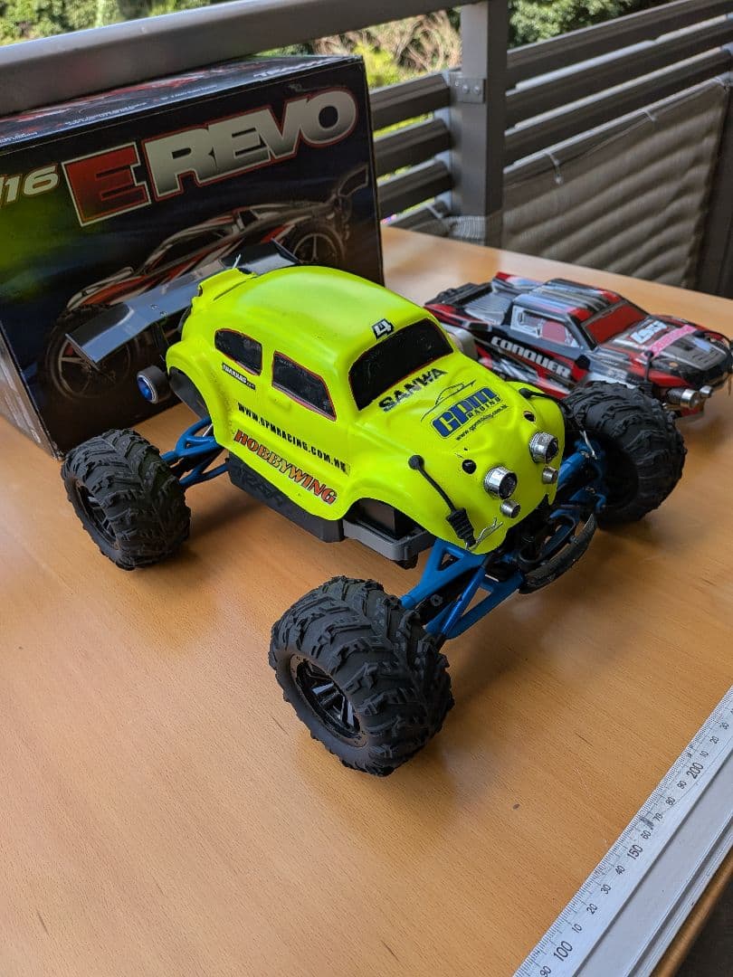 トラクサスEレボ1/１６ 更に変更しました。ボデーは、1台を、選択して下さい。