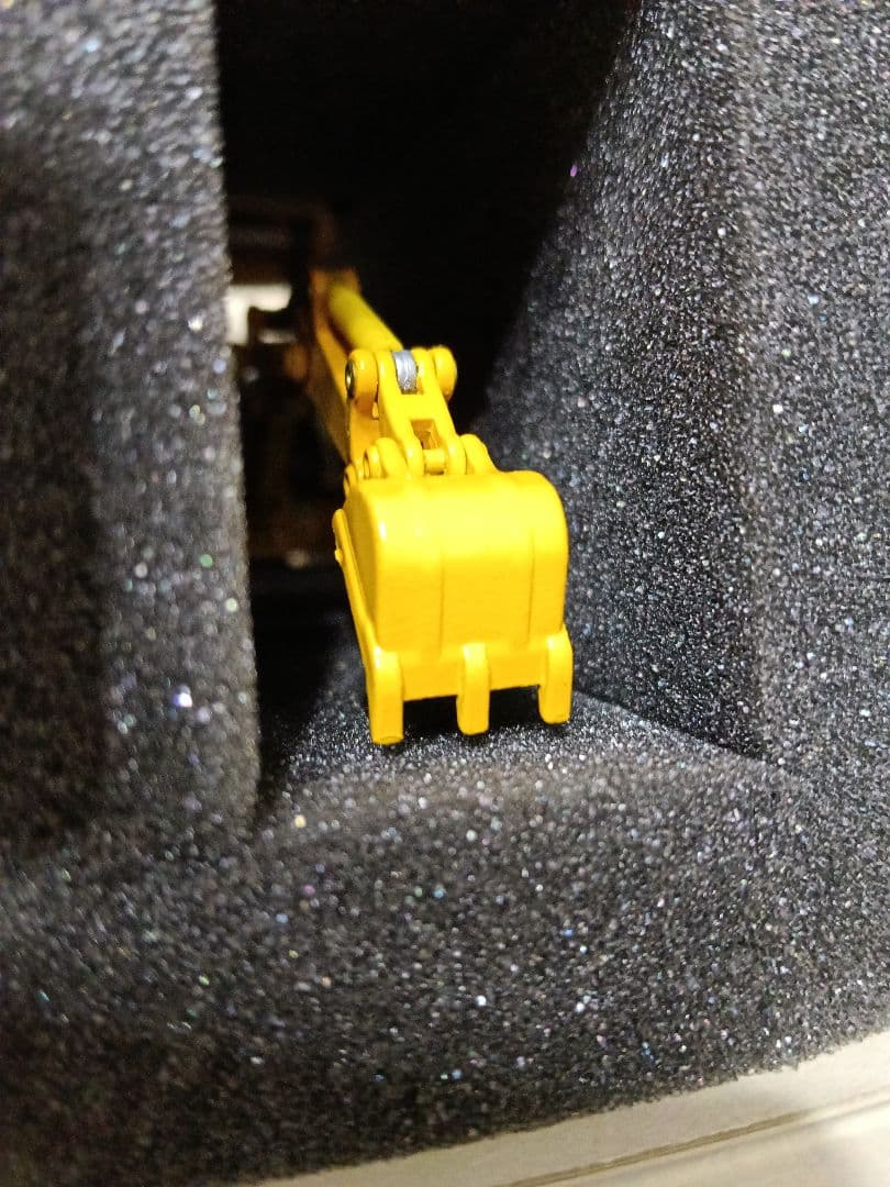 粟*地様 KOMATSU PC18MR ミニチュアモデル 1/32 イタリア製