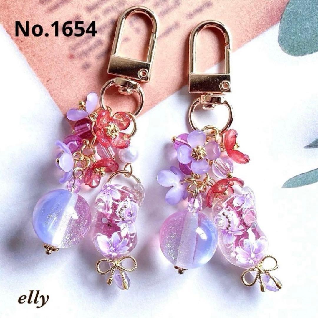 【ひな様】1625.天然石　水晶　和柄　牡丹　じゃれ猫　レジン　キーホルダー