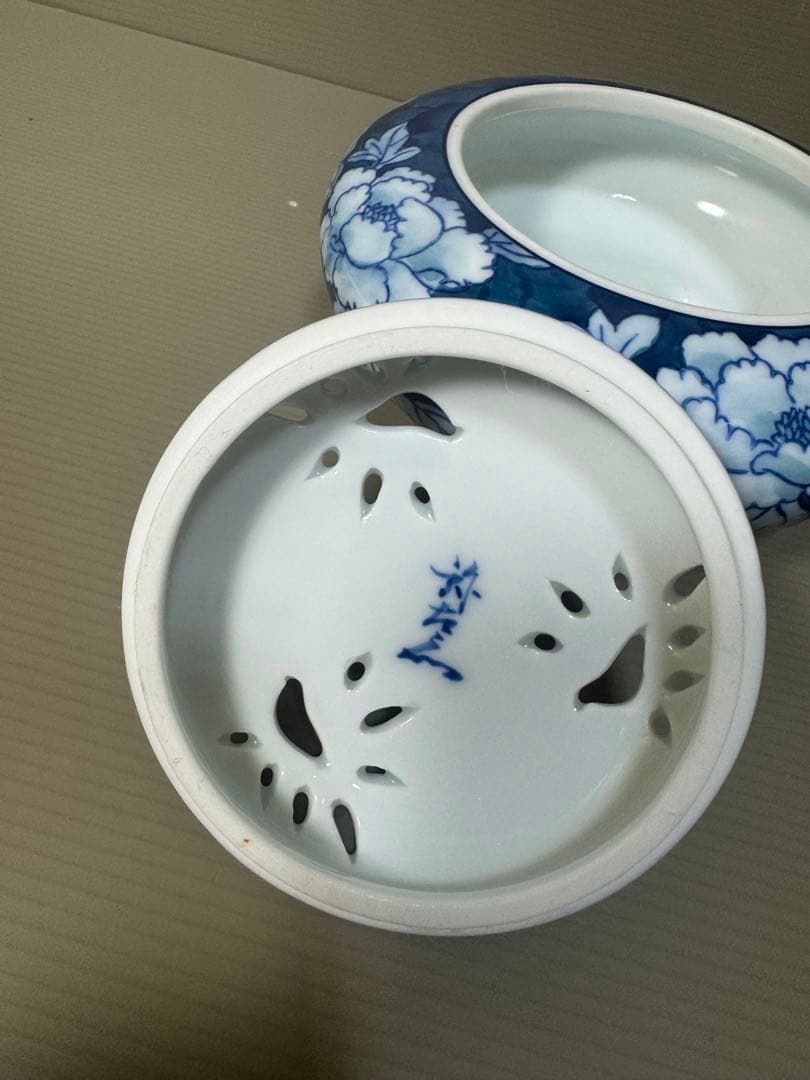 2262 有田焼　弥左エ門 外濃牡丹 色絵　獅子　香炉